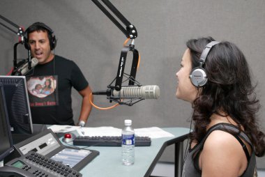 97.1 klsx'ın leo quinones 