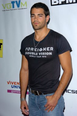 içinde: e3 2005 partisi