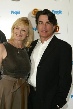 eğlence bu gece Emmy parti dergisi tarafından sponsor oldu.