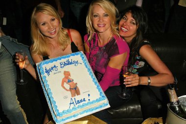 alana köri, barbara moore ve devin devasquez alana currys birthday bash, spider club, hollywood, ca 05-04-05