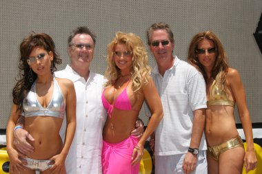 Kerri kasem, bob moore, tina jordan, jack gümüş ve galen bir yayına radyo programında kahverengi 97.1 klsxs iki kız ve bir tavşan morongo casino resort ve spa, cabazon, CA 06-05-05