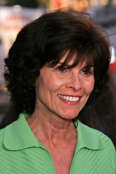 Adrienne barbeau på premiären av universals mark av döda, mann nationella teatern, westwood, ca 06-20-05 — Stockfoto