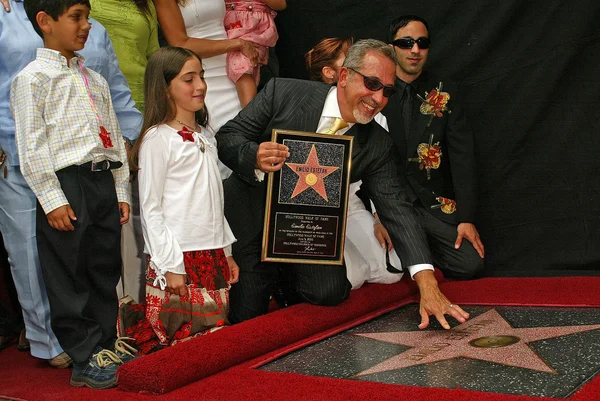 Emilio estefan hedrad med en stjärna på hollywood gå av berömmelse — Stockfoto