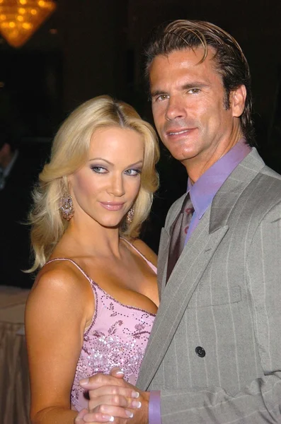 Barbara Ann Moore, Lorenzo Lamas — Stockfoto