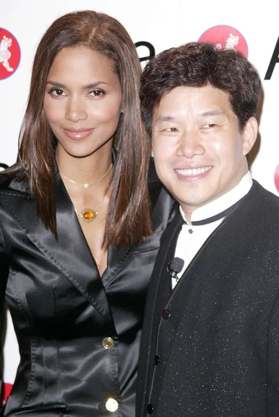Halle Berry and Donald Tang — Stock Photo, Image