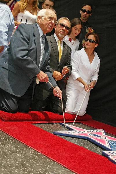 Emilio Estefan kunnia Star Hollywoodin Walk of Fame — kuvapankkivalokuva