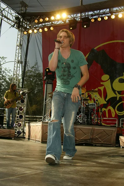 Jesse Mccartney Milton Bradley'nın Twister hamle oyun teşvik etmektedir.