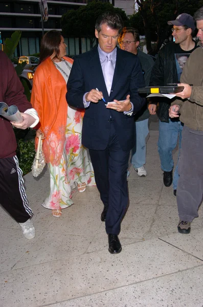 Pierce Brosnan et Keely Shaye Smith — Photo