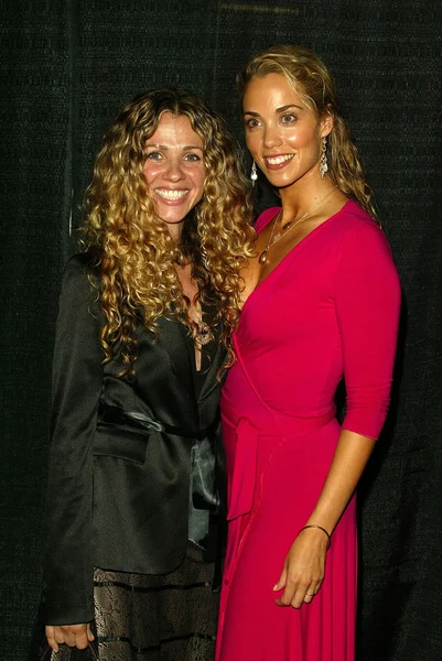 Seane corn und elizabeth berkley — Stockfoto