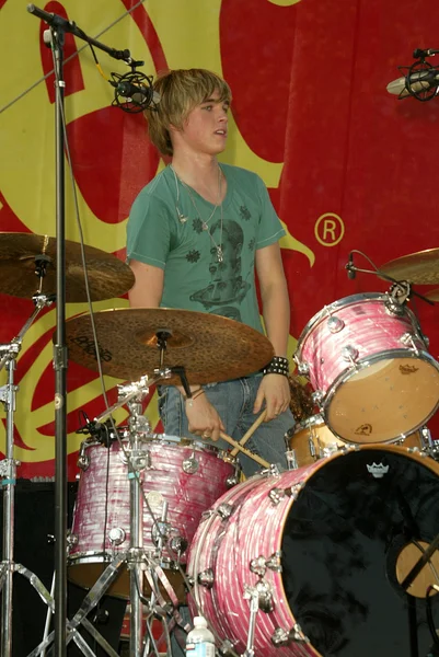 Jesse Mccartney Milton Bradley'nın Twister hamle oyun teşvik etmektedir.