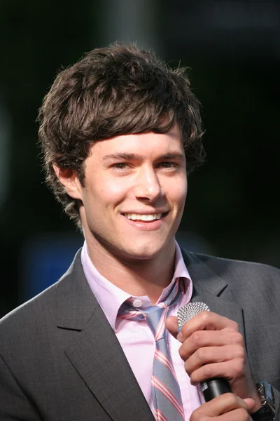 Adam brody na světové premiéře pan a paní Smithovi mann vesnice divadlo, westwood, ca 06-07-05 — Stock fotografie