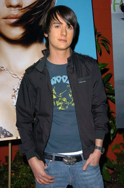 Dergi açılış partisine launch.com için gösteriş yapmak