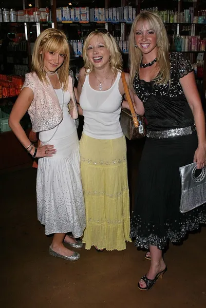 Ashley Tisdale, Courtney Peldon, Jennifer Tisdale