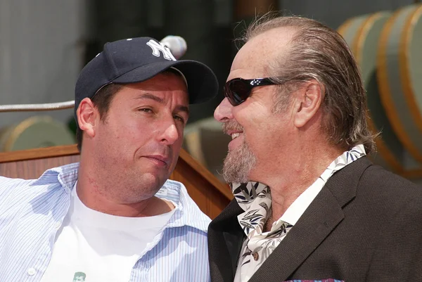 Adam Sandler and Jack Nicholson at Sandlers Hand and Foot Print Ceremoney at the Chinese Theater, Hollywood, CA 05-17-05 — Stock Photo, Image