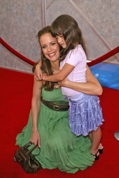 Kelly preston på världspremiären av skyhög, el capitan, hollywood, ca 07-24-05 — Stockfoto