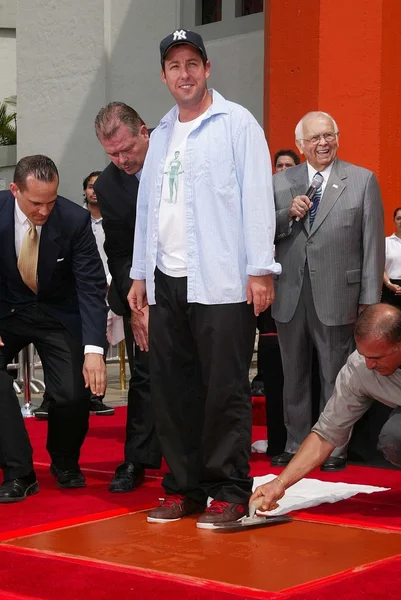 Adam Sandler al Sandlers Hand and Foot Print Ceremoney al Chinese Theater, Hollywood, CA 05-17-05 — Foto Stock