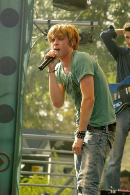 Jesse Mccartney Milton Bradley'nın Twister hamle oyun teşvik etmektedir.