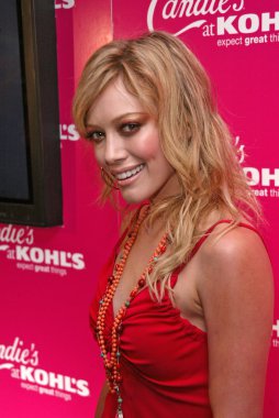 Candie's, kohl's ve hilary duff yeni bir reklam kampanyası duyurdu