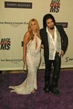 Carmen electra ve david m. navarro