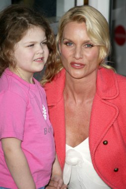 Soğuk taş süthane'nın dondurma pasta sosyal