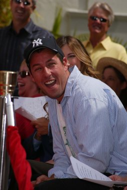 adam sandler sandlers, el ve ayak ceremoney Çin Tiyatrosu, hollywood, ca 05-17-05 Yazdır