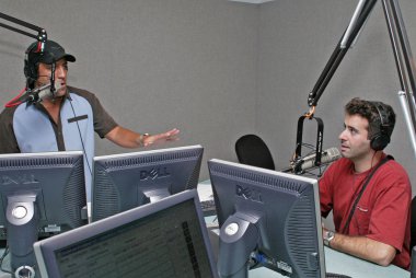 97.1 klsx'ın leo quinones 