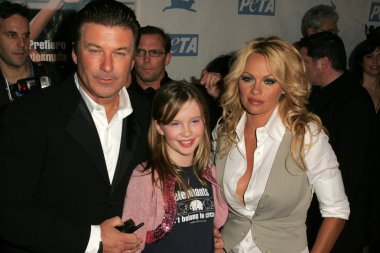 Alec baldwin onun kızı İrlanda eliesse ve pamela anderson petas 25th anniversary gala ve insani yönü gösteri Ödülleri. Paramount pictures, hollywood, ca. 09-10-05