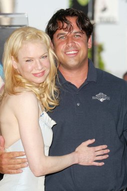 Renee zellweger ve kardeşi çekti