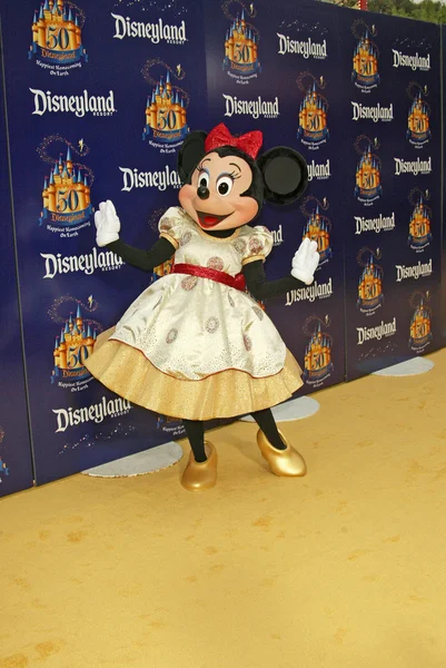 50 Aniversario de Disneylandia "Bienvenida más feliz de la Tierra " — Foto de Stock