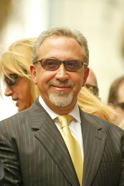 Emilio estefan poctěn s hvězdou na Hollywoodském chodníku slávy — Stock fotografie