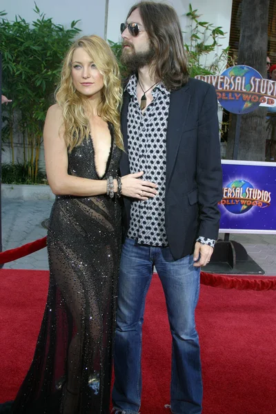 Kate Hudson e Chris Robinson Na estreia de The Skeleton Key, Universal Studios Cinema, Universal City, CA 08-02-05 — Fotografia de Stock