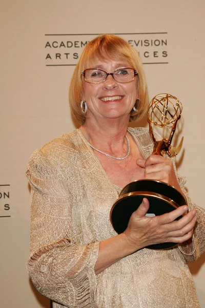 Kathryn Joosten In the press room at the 2005 Primetime Creative Arts Emmy Awards, Shrine Auditorium, Los Angeles, CA 09-11-05 — Stock Photo, Image