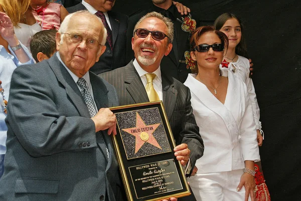 Emilio estefan geëerd met een ster op de hollywood walk van roem — Stockfoto