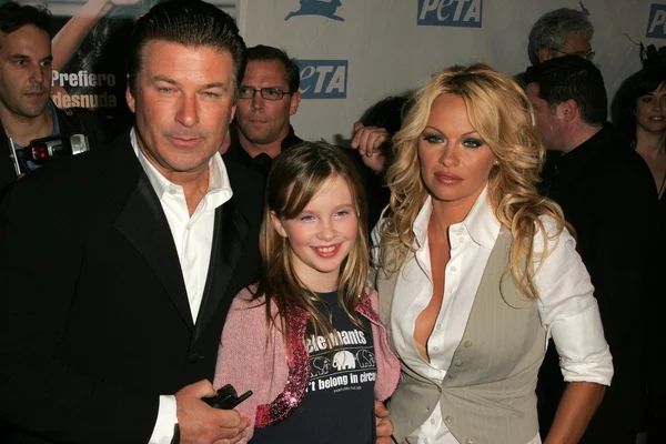 Alec Baldwin with his daughter Ireland Eliesse and Pamela Anderson at PETAs 25th Anniversary Gala and Humanitarian Awards Show. Paramount Pictures, Hollywood, CA. 09-10-05 — Stock Photo, Image