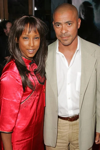 Trina mcgee ve dominic hoffman