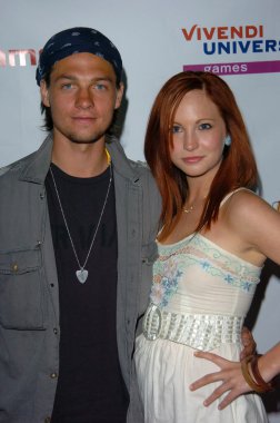 içinde: e3 2005 partisi