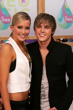 Katie cassidy ve jesse mccartney gelen 2005 mtv video müzik ödülleri. Amerikan Havayolları arena, miami, FL 05-08-28.