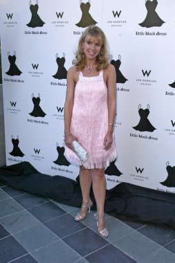 4 yıllık küçük siyah elbise gala