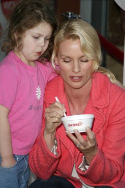 Soğuk taş süthane'nın dondurma pasta sosyal