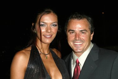 Adrianne curry ve christopher knight çatı üzerinde yangın partisi, müze televizyon ve radyo, beverly hills, CA 08-23-05