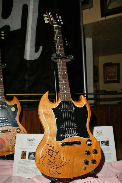 Richie samboura zdobené kytara — Stock fotografie