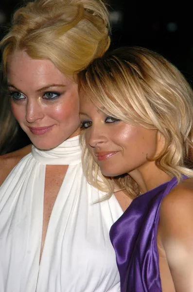 Lindsay lohan i nicole richie — Zdjęcie stockowe