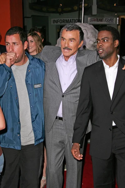 Adam Sandler, Burt Reynolds e Chris Rock no The Longest Yard World Premiere, Graumans Chinese Theatre, Hollywood, CA 05-19-05 — Fotografia de Stock