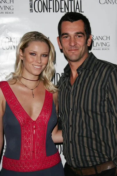 Kiera chaplin und freund auf der la confidential magazine pre-emmy party, key club, west hollywood, ca 17.09.05 — Stockfoto