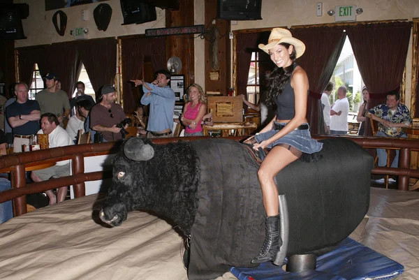 Childhelp usa y AHDF presentan "Chicas en toros 4 " —  Fotos de Stock