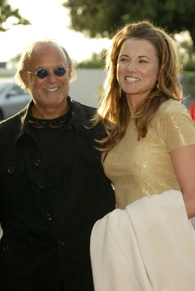 Lucy Lawless e Avi Arad — Fotografia de Stock