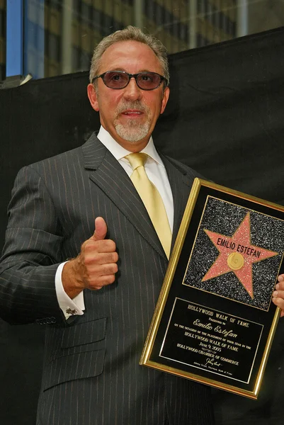 Emilio Estefan honrado con una estrella en el Paseo de la Fama de Hollywood — Foto de Stock