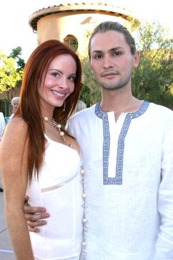 Beyaz yaz parti şımartın