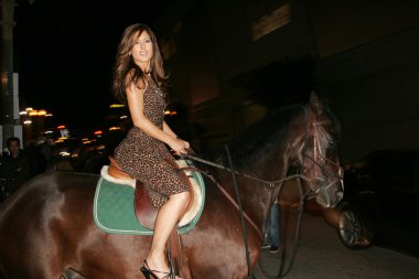 Kerri karabag geldiğinde içinde dokunarak hayvanlar ve onların yıldız partisi