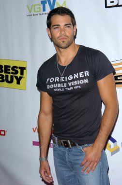 içinde: e3 2005 partisi